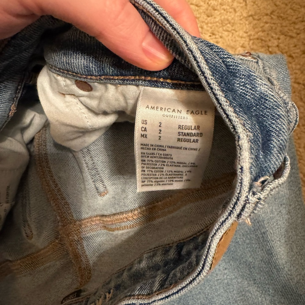 American Eagle Distressed Mom Jean - Picture 4 of 5